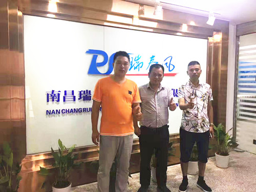 瑞泰風環(huán)?？照{-千里探望華中團隊，吹響廠房車間通風降溫沖鋒號